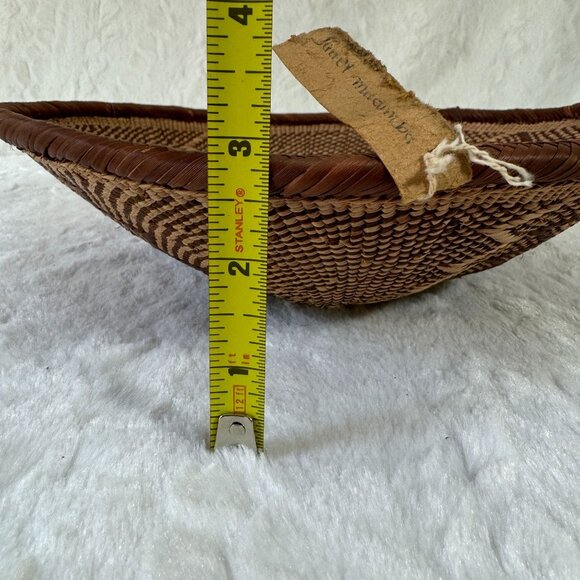 Vintage Tassel Handwoven Basket Intricate Hand-woven in Africa Tag signed - Picture 5 of 9